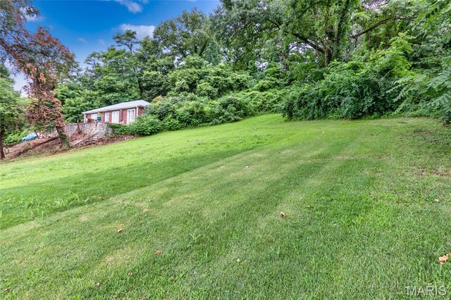 9705 Riverview Drive, St Louis, MO 63137