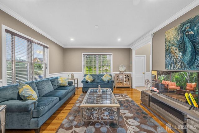 5 Adam Court, Monroe, NJ 08831