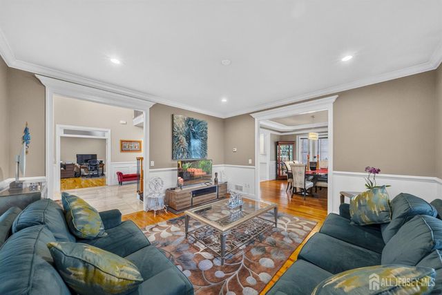 5 Adam Court, Monroe, NJ 08831