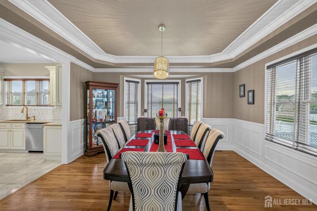 5 Adam Court, Monroe, NJ 08831