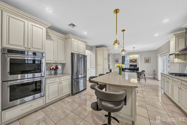 5 Adam Court, Monroe, NJ 08831
