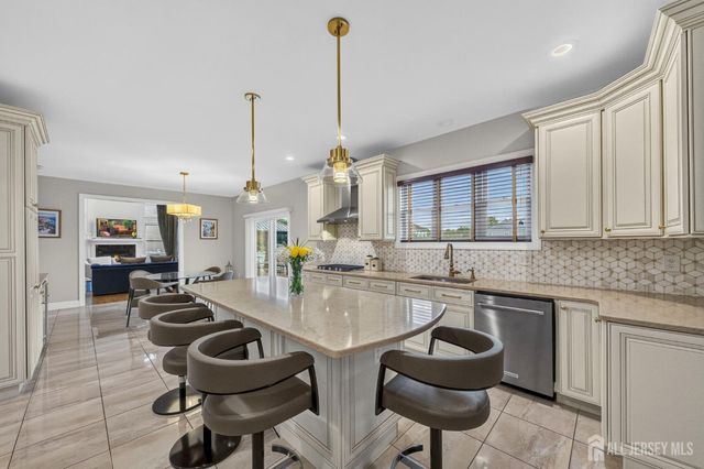 5 Adam Court, Monroe, NJ 08831