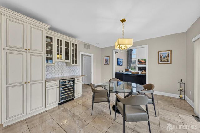 5 Adam Court, Monroe, NJ 08831