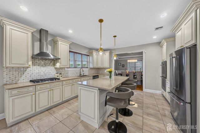 5 Adam Court, Monroe, NJ 08831