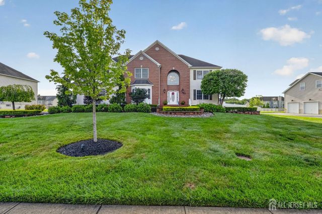 5 Adam Court, Monroe, NJ 08831