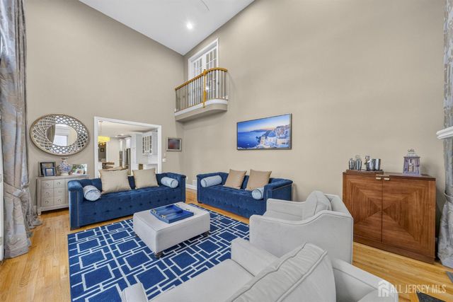 5 Adam Court, Monroe, NJ 08831
