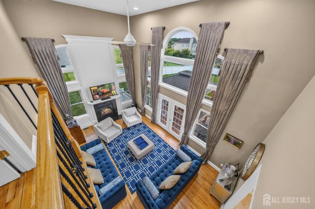 5 Adam Court, Monroe, NJ 08831