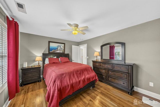 5 Adam Court, Monroe, NJ 08831