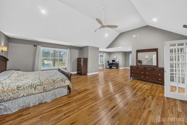 5 Adam Court, Monroe, NJ 08831