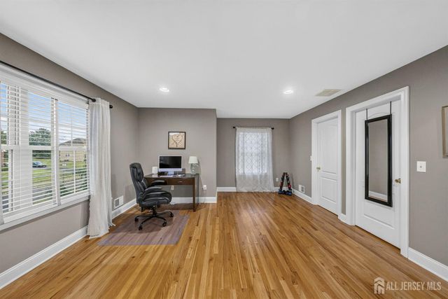 5 Adam Court, Monroe, NJ 08831