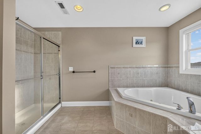 5 Adam Court, Monroe, NJ 08831