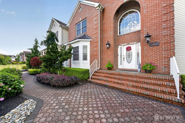 5 Adam Court, Monroe, NJ 08831