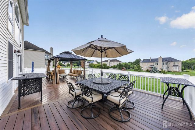 5 Adam Court, Monroe, NJ 08831