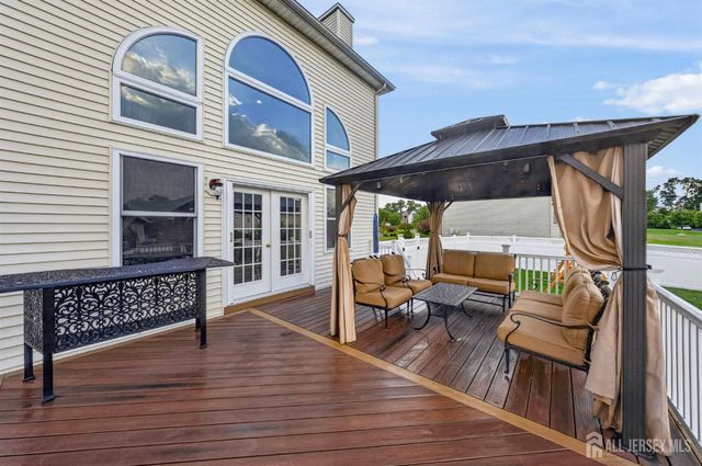 5 Adam Court, Monroe, NJ 08831