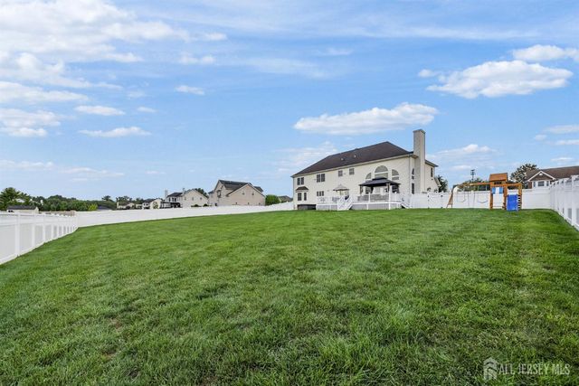 5 Adam Court, Monroe, NJ 08831