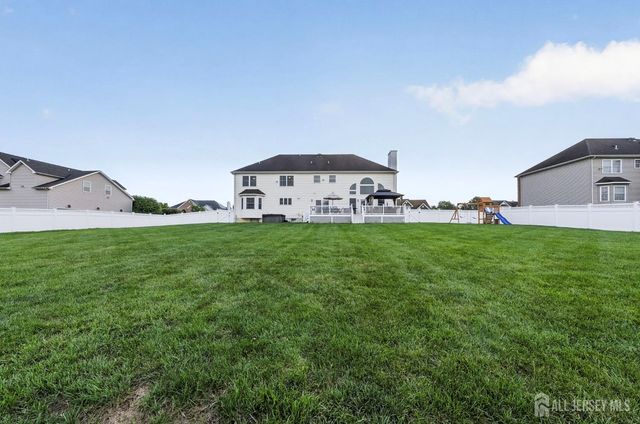 5 Adam Court, Monroe, NJ 08831