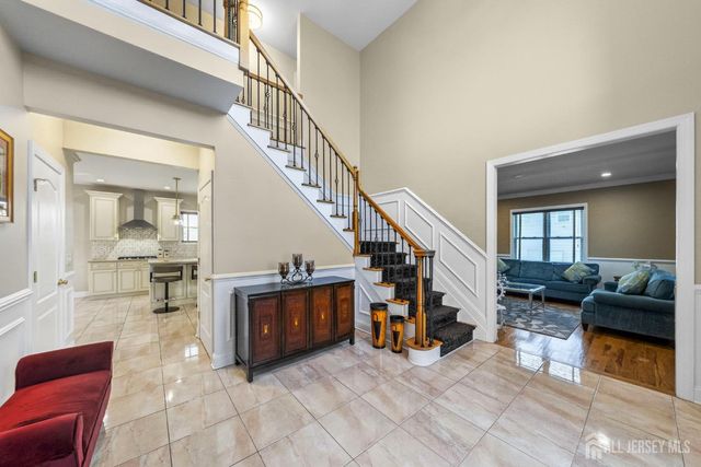 5 Adam Court, Monroe, NJ 08831