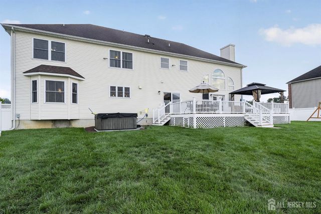 5 Adam Court, Monroe, NJ 08831