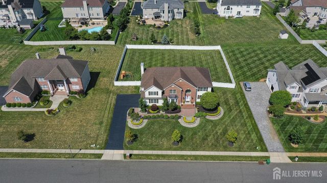 5 Adam Court, Monroe, NJ 08831