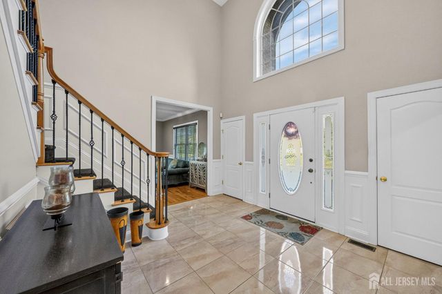 5 Adam Court, Monroe, NJ 08831