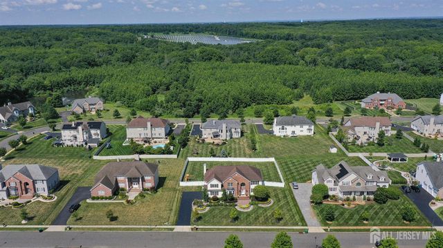 5 Adam Court, Monroe, NJ 08831