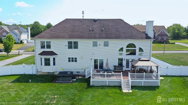 5 Adam Court, Monroe, NJ 08831
