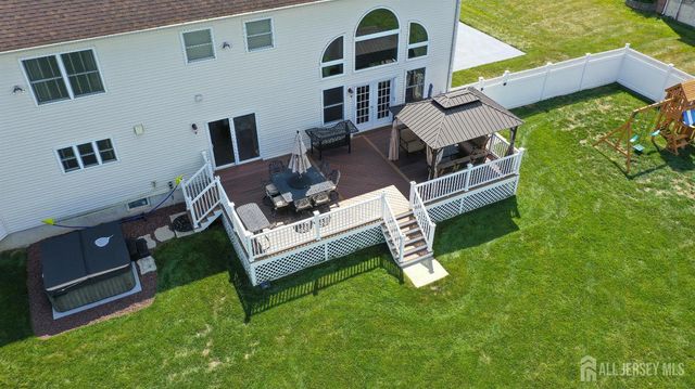 5 Adam Court, Monroe, NJ 08831