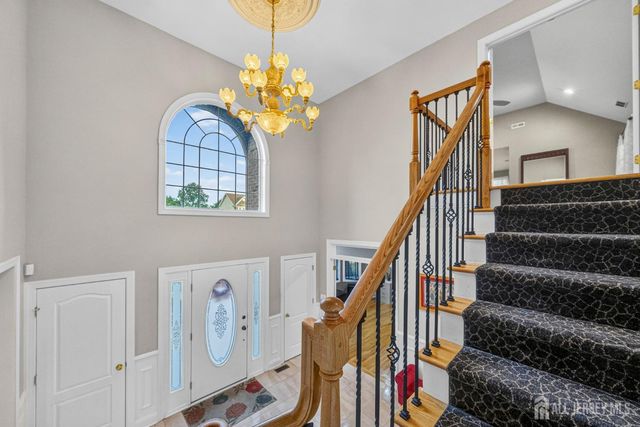 5 Adam Court, Monroe, NJ 08831