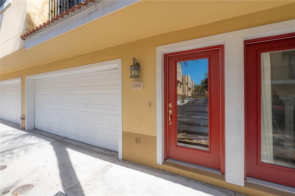 Image 2 of property listing at 3308 LAS CAMPOS PLACE, Tampa, FL 33611