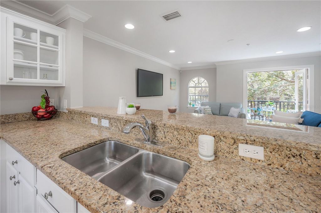 Image 11 of property listing at 3308 LAS CAMPOS PLACE, Tampa, FL 33611