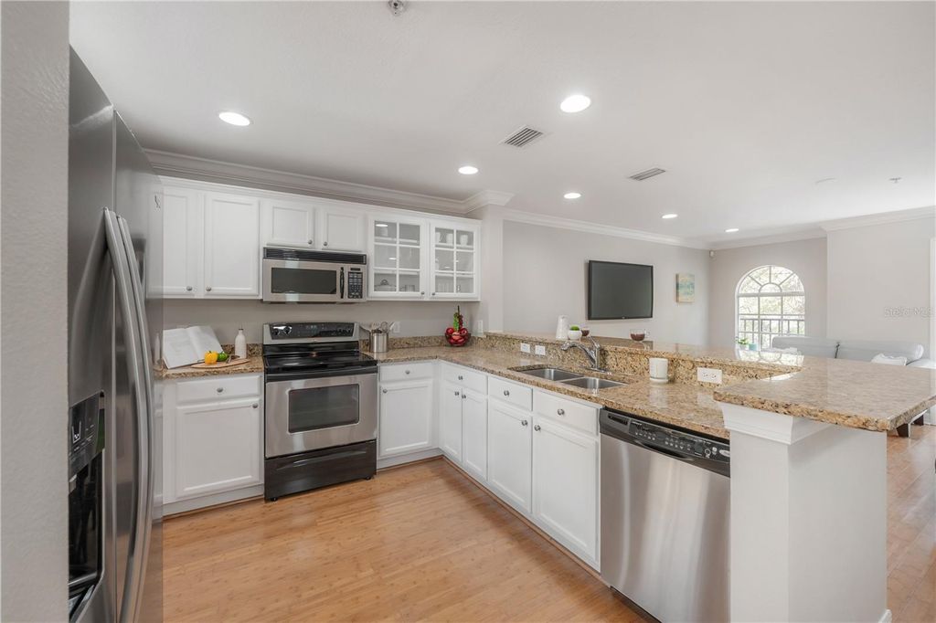 Image 8 of property listing at 3308 LAS CAMPOS PLACE, Tampa, FL 33611