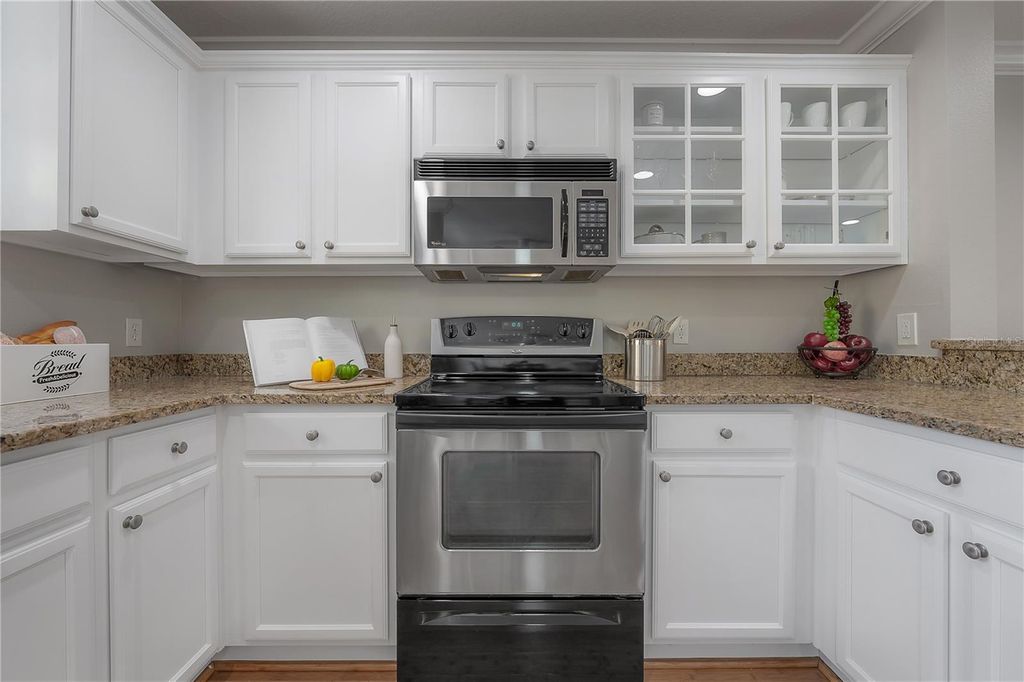 Image 9 of property listing at 3308 LAS CAMPOS PLACE, Tampa, FL 33611