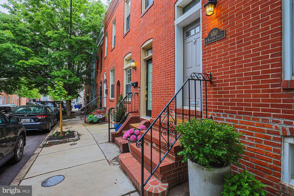 Image 1 of property listing at 1010 S BOULDIN ST, Baltimore, MD 21224