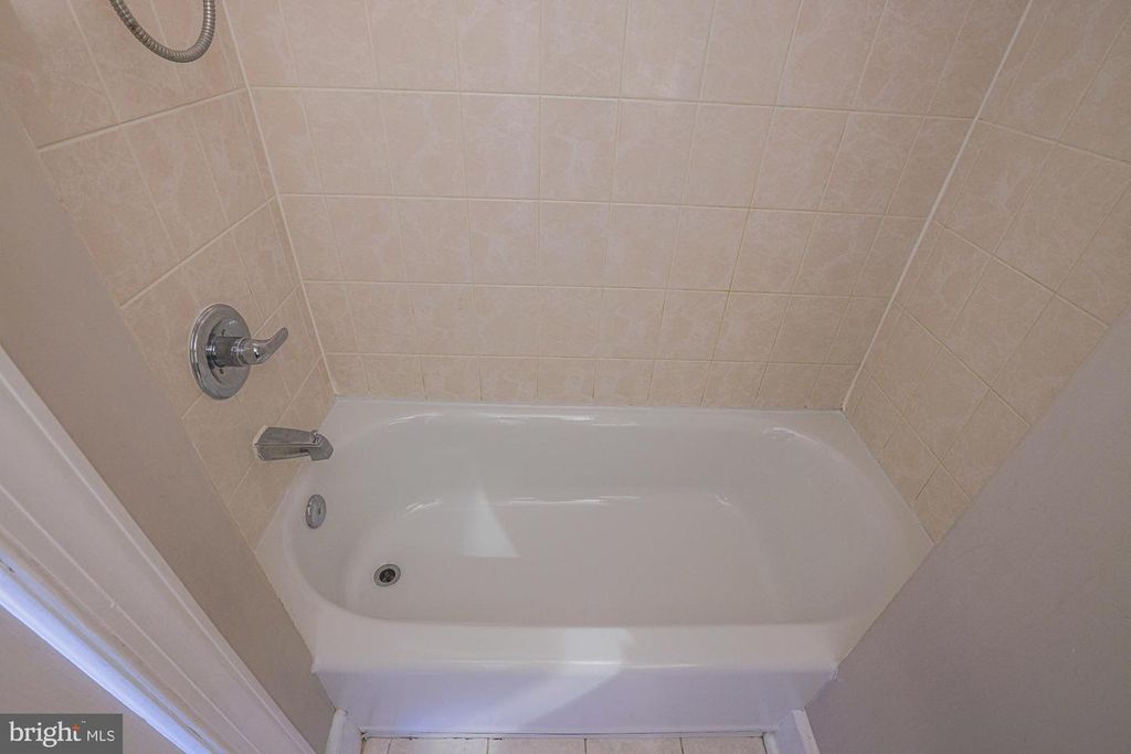 Image 25 of property listing at 1010 S BOULDIN ST, Baltimore, MD 21224
