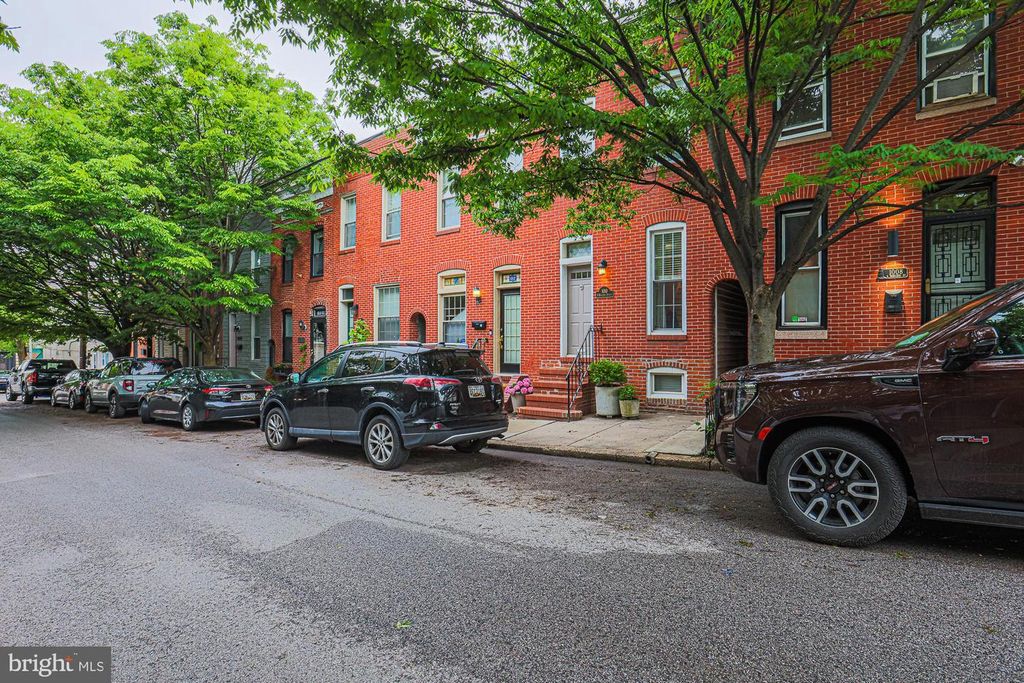 Image 3 of property listing at 1010 S BOULDIN ST, Baltimore, MD 21224