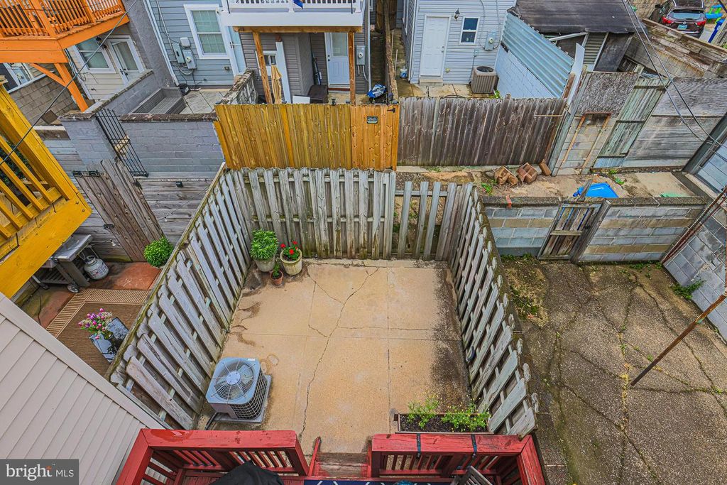 Image 32 of property listing at 1010 S BOULDIN ST, Baltimore, MD 21224