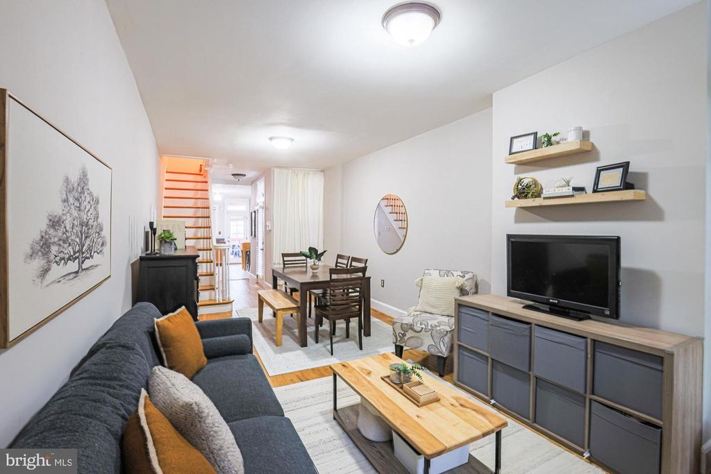 Image 5 of property listing at 1010 S BOULDIN ST, Baltimore, MD 21224