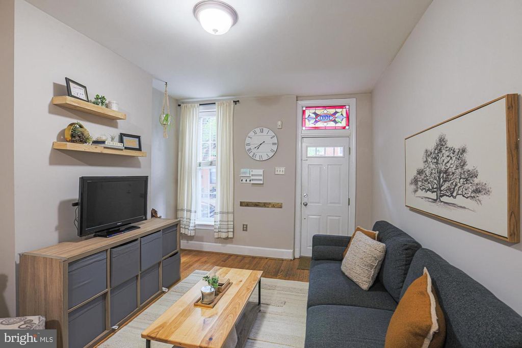 Image 6 of property listing at 1010 S BOULDIN ST, Baltimore, MD 21224