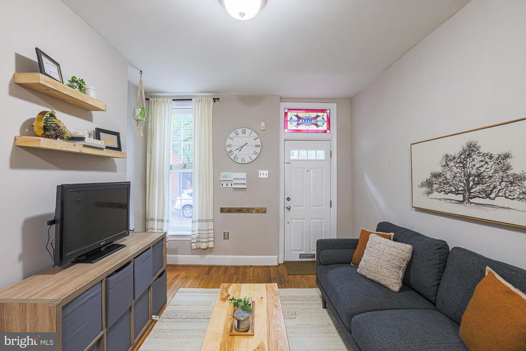 Image 7 of property listing at 1010 S BOULDIN ST, Baltimore, MD 21224