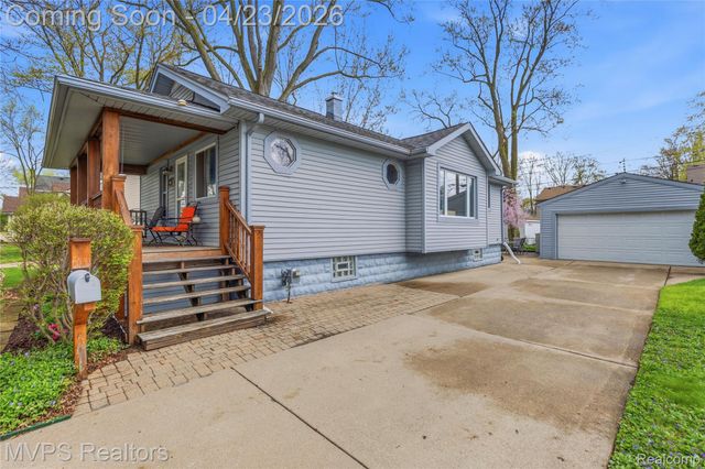 907 Batavia Avenue, Royal Oak, MI 48067