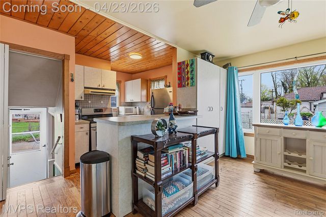 907 Batavia Avenue, Royal Oak, MI 48067