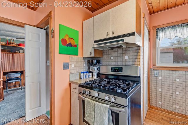 907 Batavia Avenue, Royal Oak, MI 48067