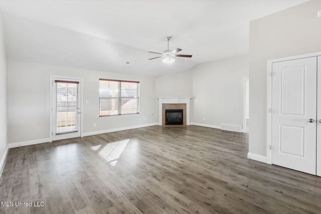 2163 Woodridge Drive, Southaven, MS 38672