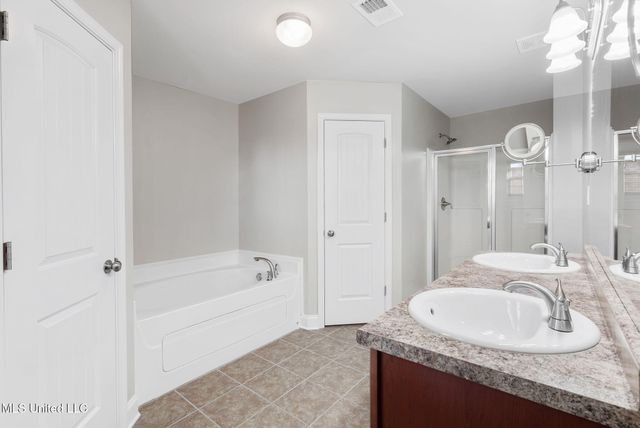 2163 Woodridge Drive, Southaven, MS 38672