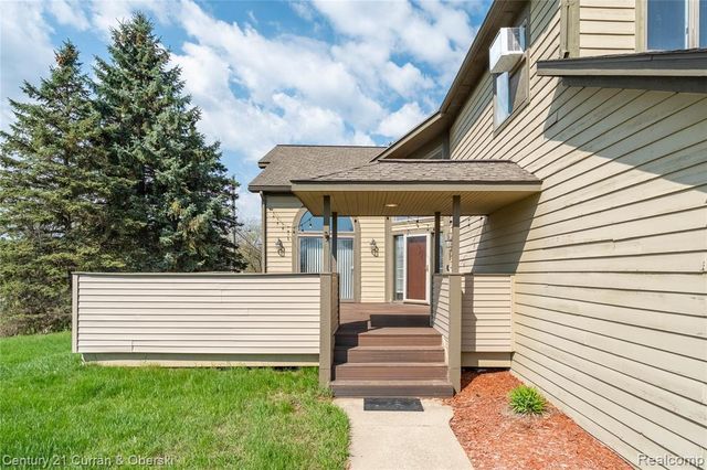 1083 N Livernois Road, Rochester Hills, MI 48306