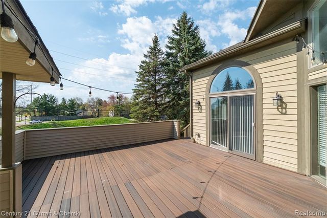 1083 N Livernois Road, Rochester Hills, MI 48306