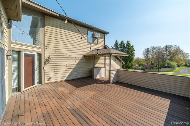 1083 N Livernois Road, Rochester Hills, MI 48306