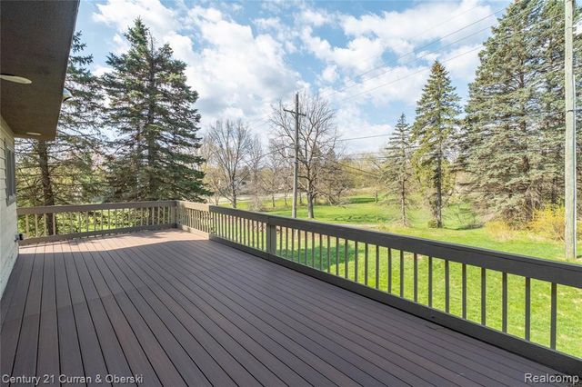 1083 N Livernois Road, Rochester Hills, MI 48306