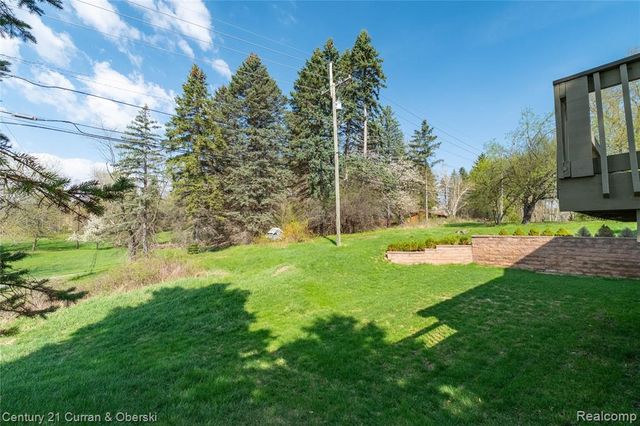 1083 N Livernois Road, Rochester Hills, MI 48306