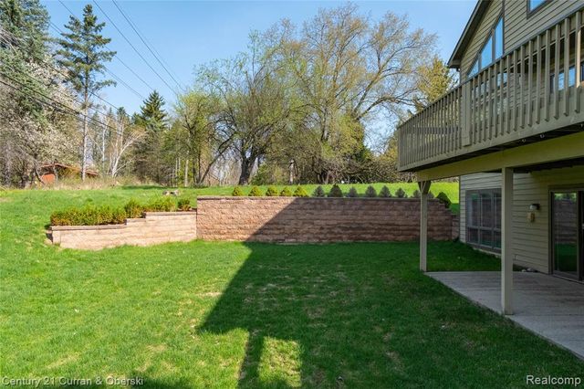 1083 N Livernois Road, Rochester Hills, MI 48306
